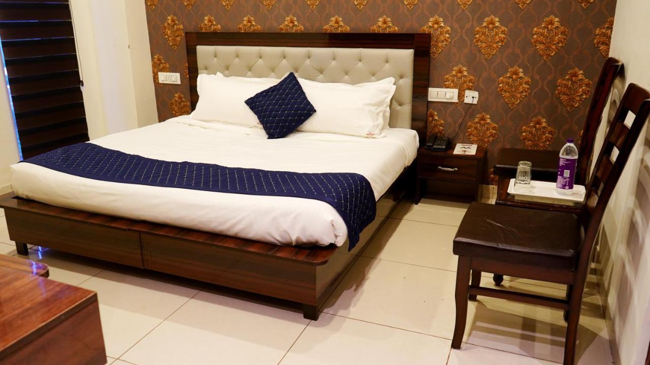 Aa Hotels & Resorts Zirakpur ภายนอก รูปภาพ